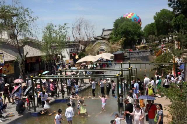 西安白鹿原&middot;白鹿倉(cāng)景區(qū)締造2000萬(wàn)人品質(zhì)游滿(mǎn)意游新傳奇