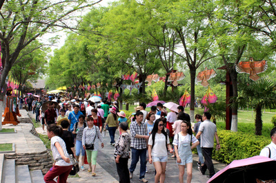 清明上河園:五一游客14.6萬(wàn)人次,一月四次上央視-