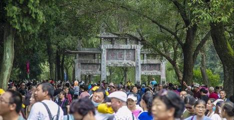 &ldquo;惠游湖北&middot;豫約襄陽(yáng)&rdquo;古隆中景區(qū)迎萬(wàn)人跨省旅游團(tuán)